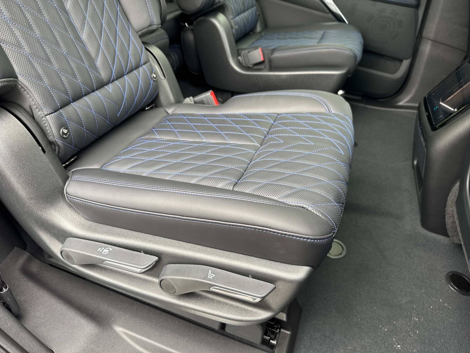 New 2026 Cadillac Escalade IQ Luxury 1 w/ LPO, Floor Liner Package AWD/4WD image 28