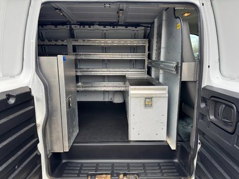 Used 2015 GMC Savana 2500 image 17