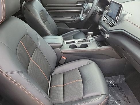 Used 2020 Nissan Altima 2.5 SR w/ Premium Package image 16