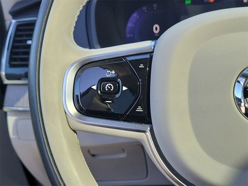 Used 2023 Volvo XC90 B6 Plus image 23