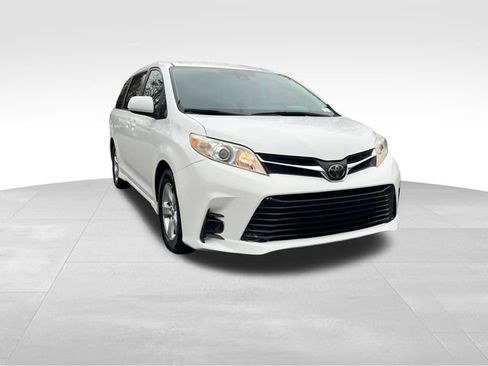 Used 2018 Toyota Sienna LE image 7