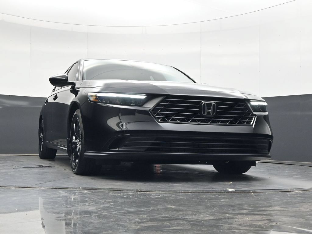 Used 2025 Honda Accord SE image 25