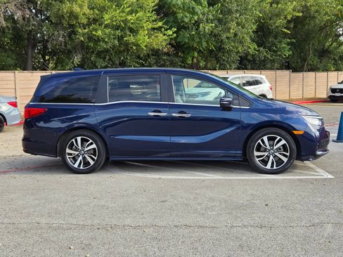 Certified 2022 Honda Odyssey Touring image 2