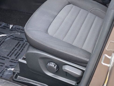 Used 2019 Ford Edge SE image 20