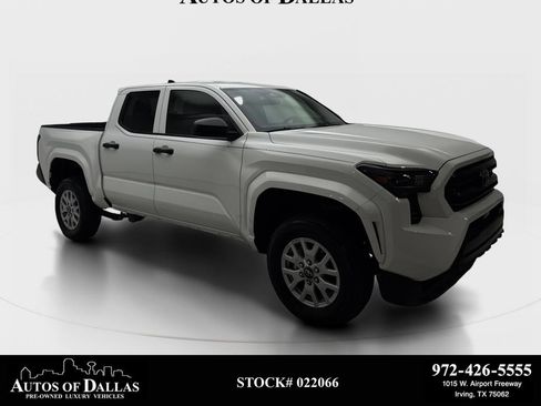 Used 2025 Toyota Tacoma SR image 1