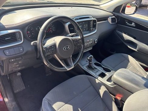 Used 2017 Kia Sorento AWD w/ LX Convenience Package image 11