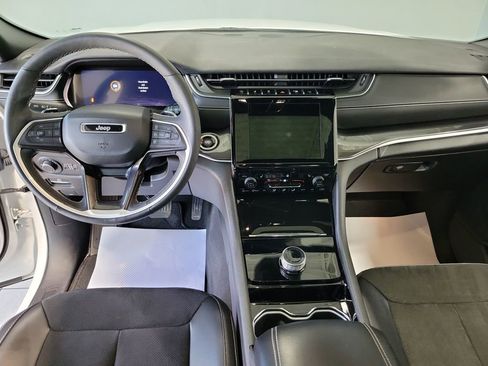 Used 2023 Jeep Grand Cherokee Altitude image 36