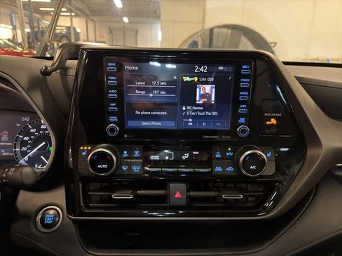 Used 2020 Toyota Highlander XLE image 30