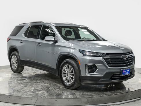 Used 2023 Chevrolet Traverse LT image 9