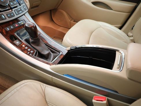 Used 2013 Buick LaCrosse Premium w/ Entertainment Package FWD image 8