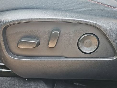 Used 2025 Chevrolet Equinox RS w/ Safety and Technology Package image 11