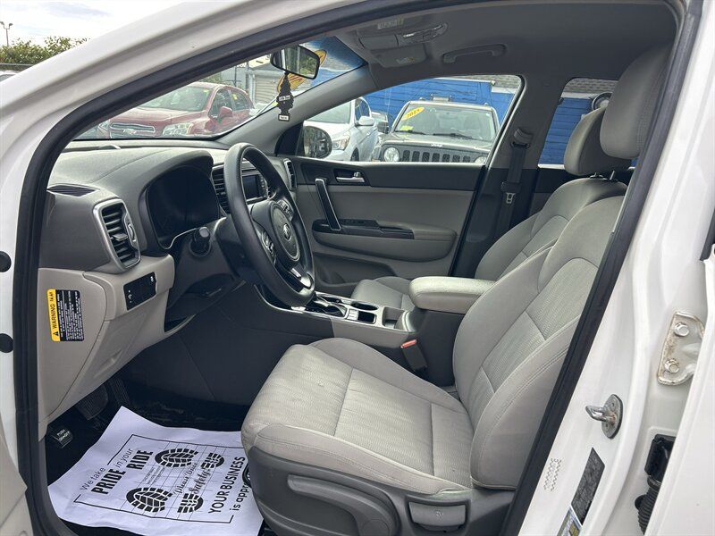 Used 2017 Kia Sportage LX AWD/4WD image 9