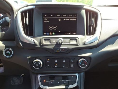Used 2024 GMC Terrain SLE FWD image 23