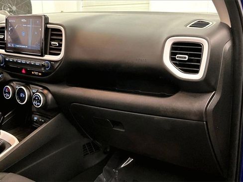 Used 2024 Hyundai Venue Limited image 16