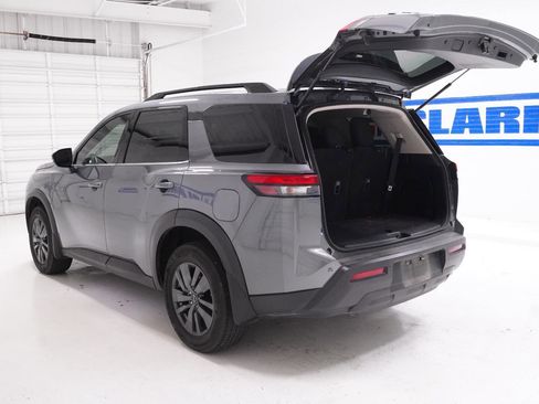 Used 2024 Nissan Pathfinder SV w/ Lighting Package (N92) FWD image 7