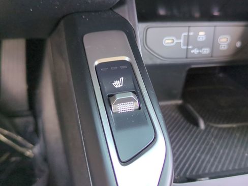 Certified 2024 Kia Sorento S w/ Panoramic Sunroof Package image 24