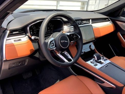 New 2026 Jaguar F-PACE R-Dynamic S image 4