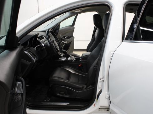 Used 2018 Jaguar E-PACE S image 15