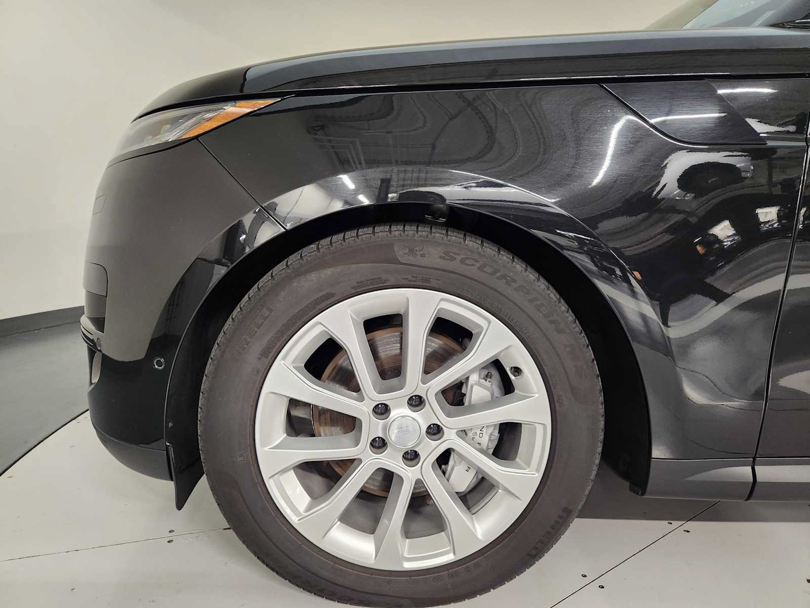 Used 2025 Land Rover Range Rover Sport SE AWD/4WD image 11