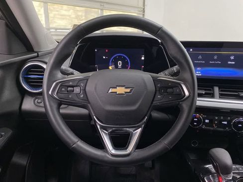 Used 2025 Chevrolet Trax LT w/ Driver Confidence Package image 21