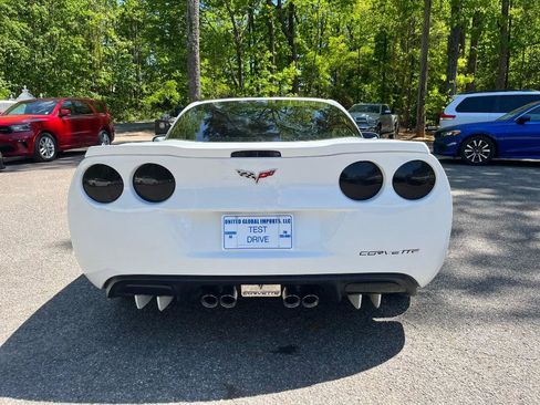 Used 2006 Chevrolet Corvette Coupe w/ Preferred Equipment Group RWD image 8
