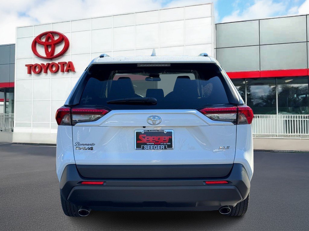 Used 2019 Toyota RAV4 XLE FWD image 5