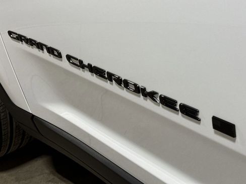 New 2026 Jeep Grand Cherokee Limited w/ Limited Altitude Package AWD/4WD image 27