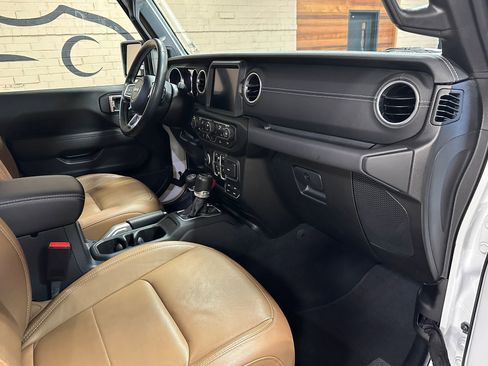 Used 2021 Jeep Wrangler Unlimited Sahara w/ Uconnect 4C Nav & Sound Group image 21