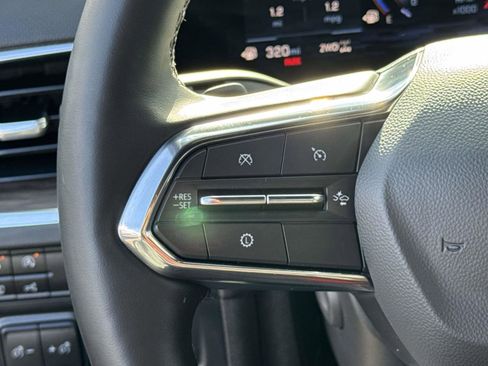 Certified 2025 Chevrolet Suburban Premier image 9