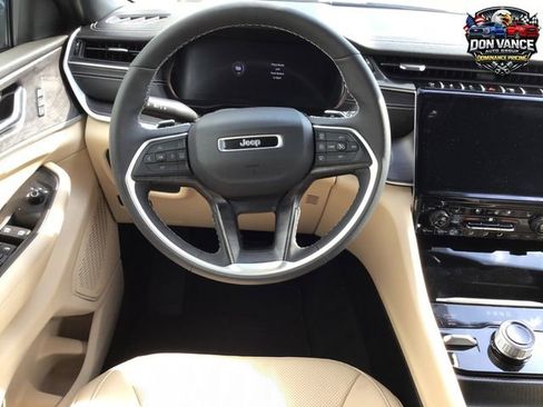 Used 2025 Jeep Grand Cherokee L Limited w/ Luxury Tech Group II image 13