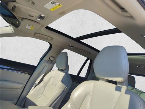 Used 2017 Volvo XC90 T6 Momentum w/ Vision Package image 23