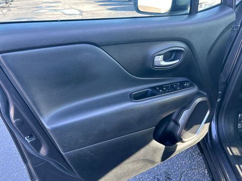 Used 2020 Jeep Renegade Limited w/ Safety and Security Group image 12