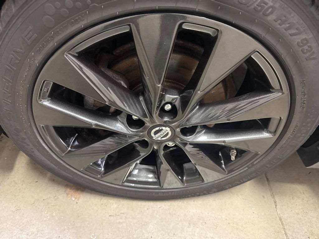 Used 2016 Nissan Sentra SR FWD image 31
