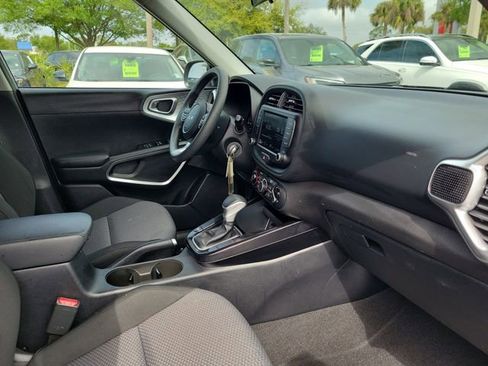 Used 2025 Kia Soul LX w/ LX Technology Package image 30