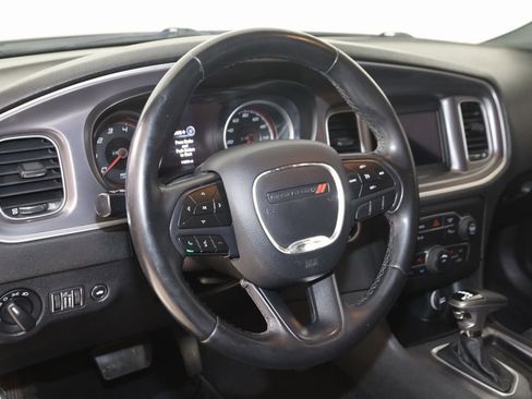 Used 2019 Dodge Charger SXT image 6