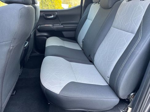 Used 2020 Toyota Tacoma TRD Off-Road w/ Technology Package image 32