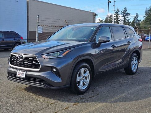 Used 2021 Toyota Highlander LE image 4