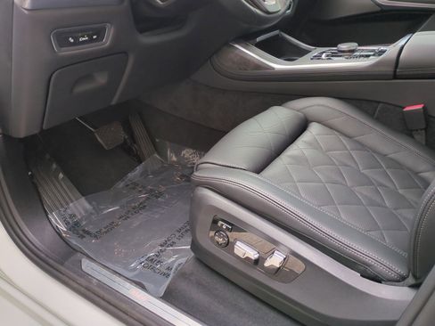Used 2026 BMW X7 xDrive40i image 17