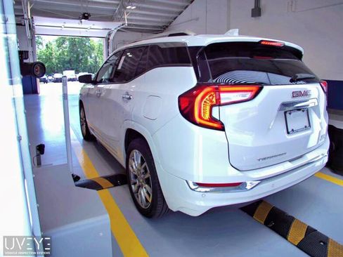 Used 2023 GMC Terrain Denali AWD/4WD image 3