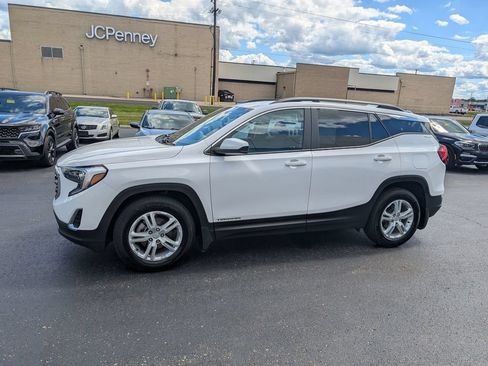 Used 2021 GMC Terrain SLE w/ Driver Convenience Package FWD image 4