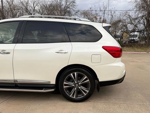 Used 2018 Nissan Pathfinder Platinum image 17
