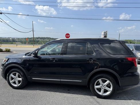 Used 2017 Ford Explorer XLT AWD/4WD image 8