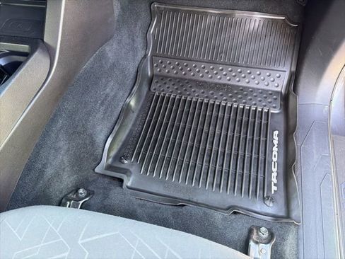 Used 2016 Toyota Tacoma TRD Sport w/ Premium & Technology Package image 29