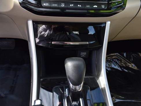 Used 2017 Honda Accord LX image 22