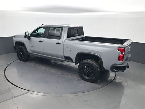 Used 2024 Chevrolet Silverado 2500 ZR2 w/ Technology Package image 19