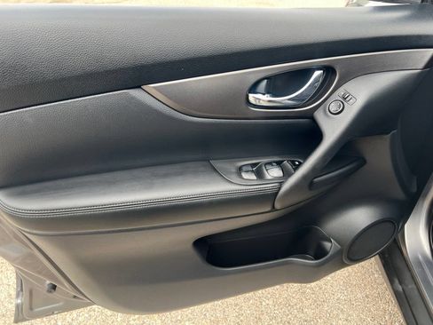 Used 2016 Nissan Rogue S FWD image 7