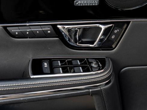 Used 2015 Jaguar XJ RWD image 11