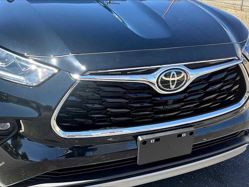 Used 2025 Toyota Highlander Platinum image 31