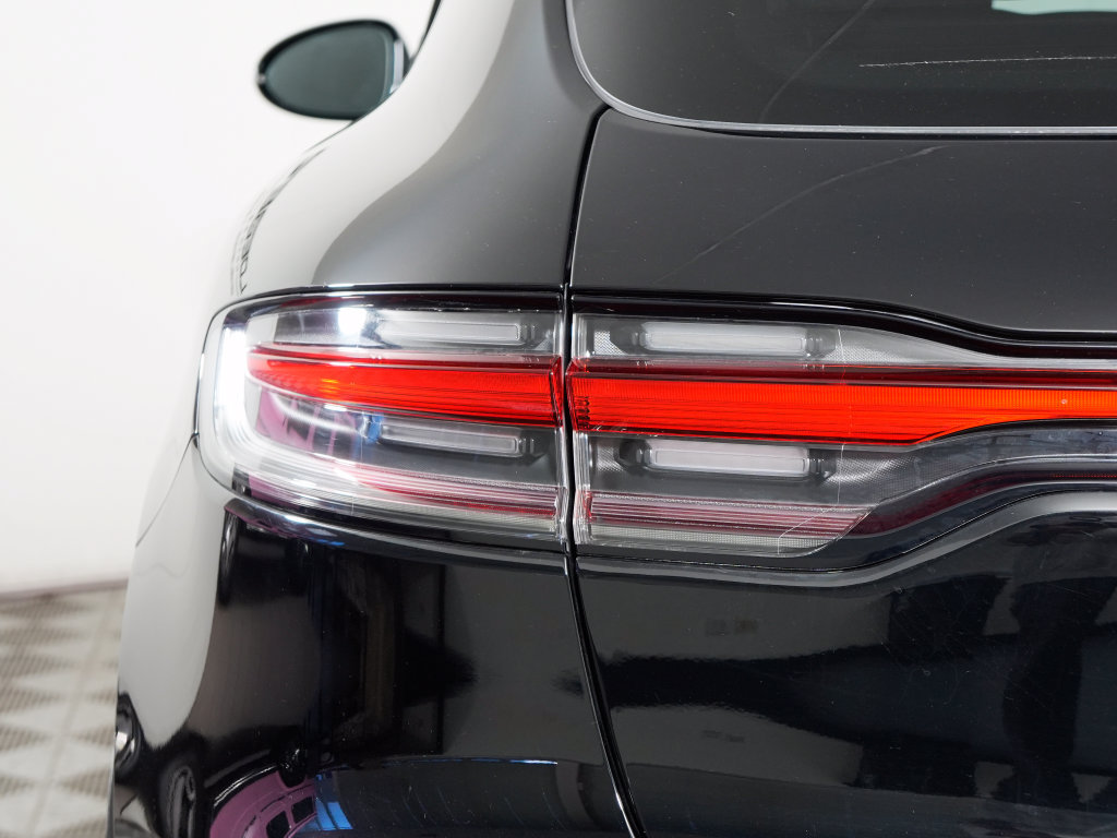 Certified 2025 Porsche Macan w/ Premium Package Plus AWD/4WD image 12