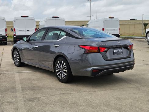 Used 2025 Nissan Altima 2.5 SV FWD image 7